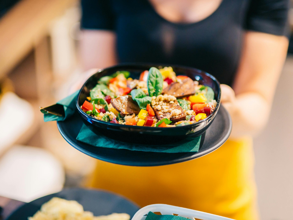 bunter hauptspeisenteller